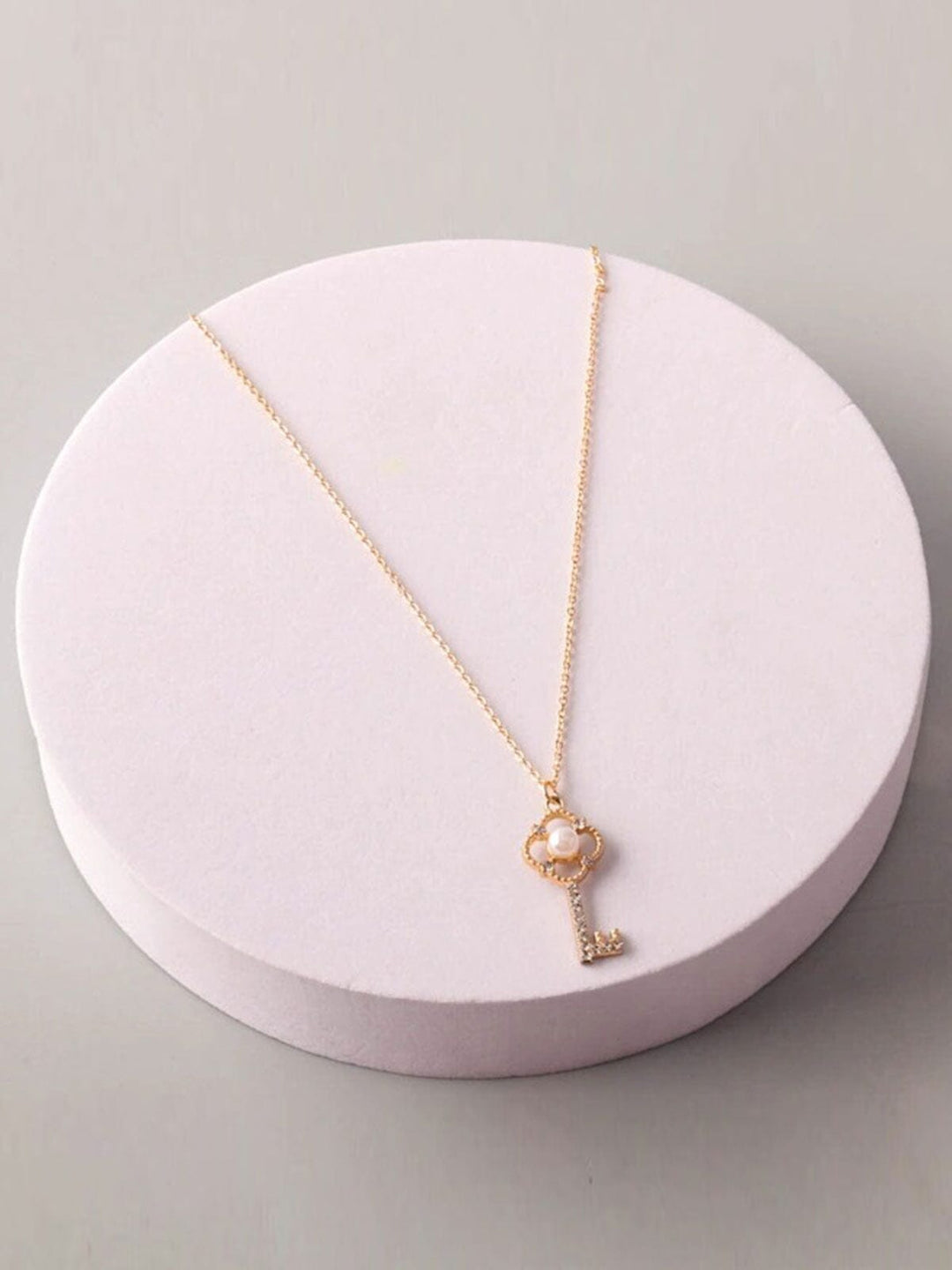 FASHION GOLD & SILVER PEARL KEY PENDANT NECKLACE