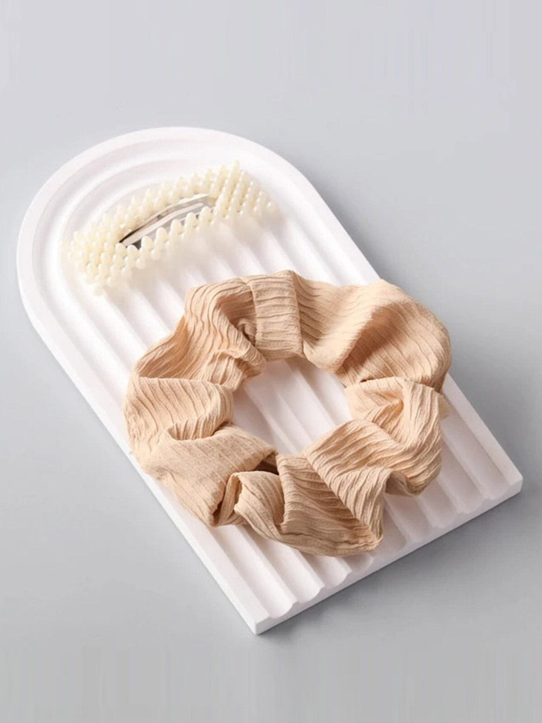 FASHION ASSORTED COLORS SCRUNCHIES & HAIR CLIPS SET