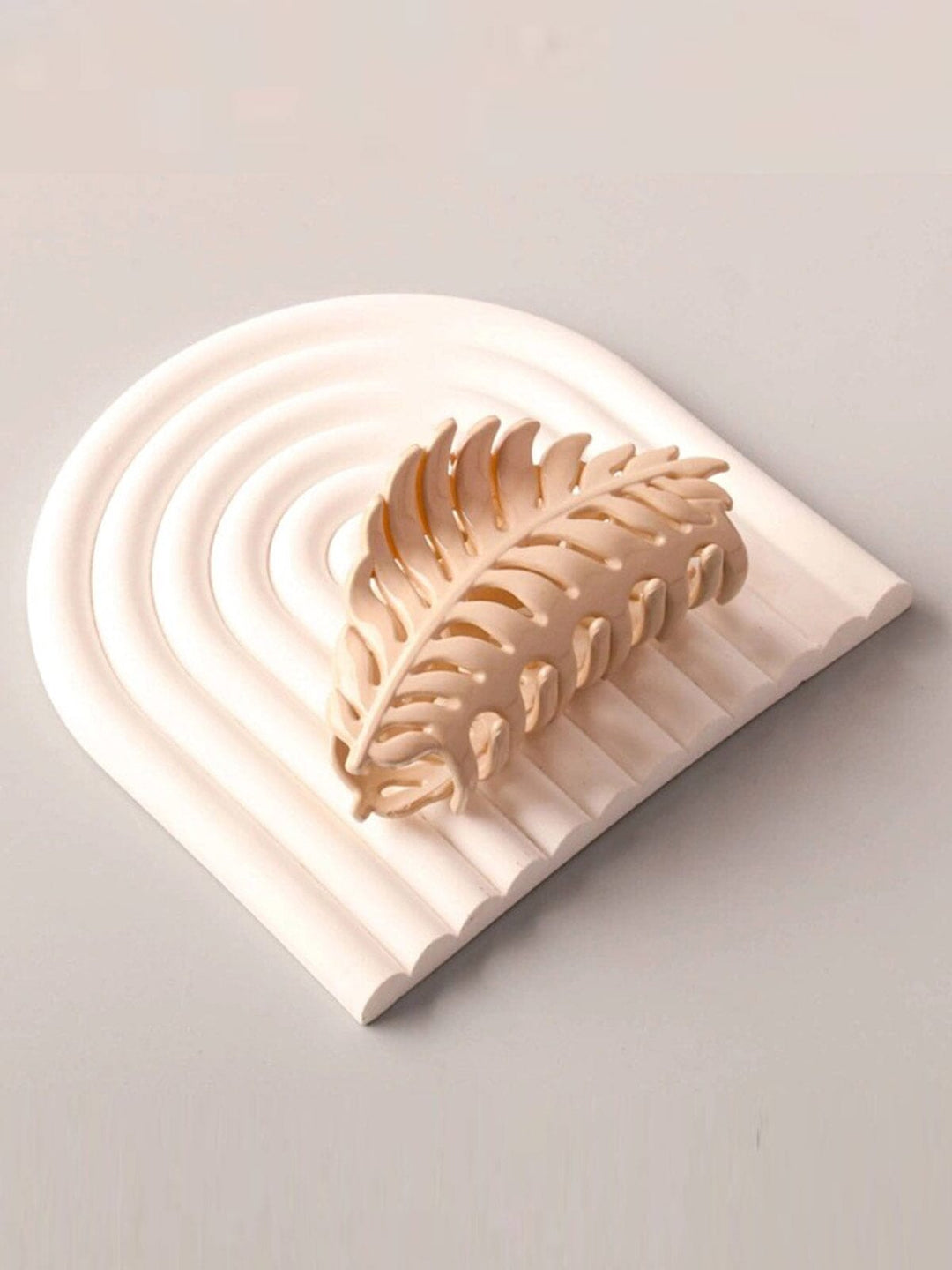 FASHION ASSORTED LEAF CLAW HAIR CLIPS