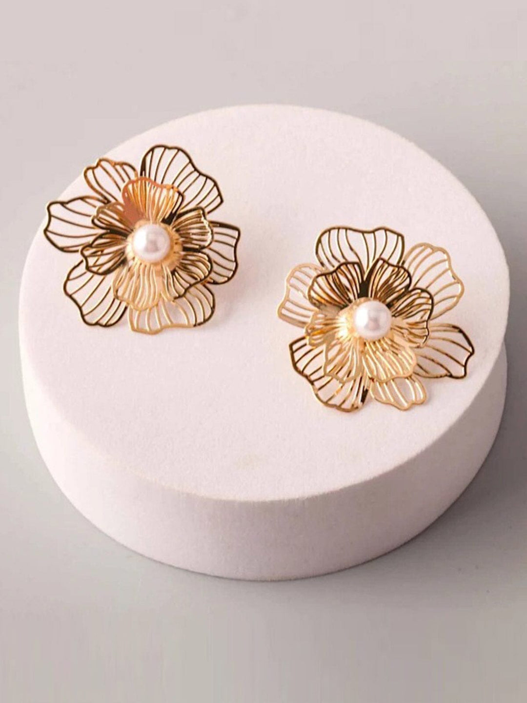 FASHION GOLD & BLACK PEARL FLOWER EARRINGS