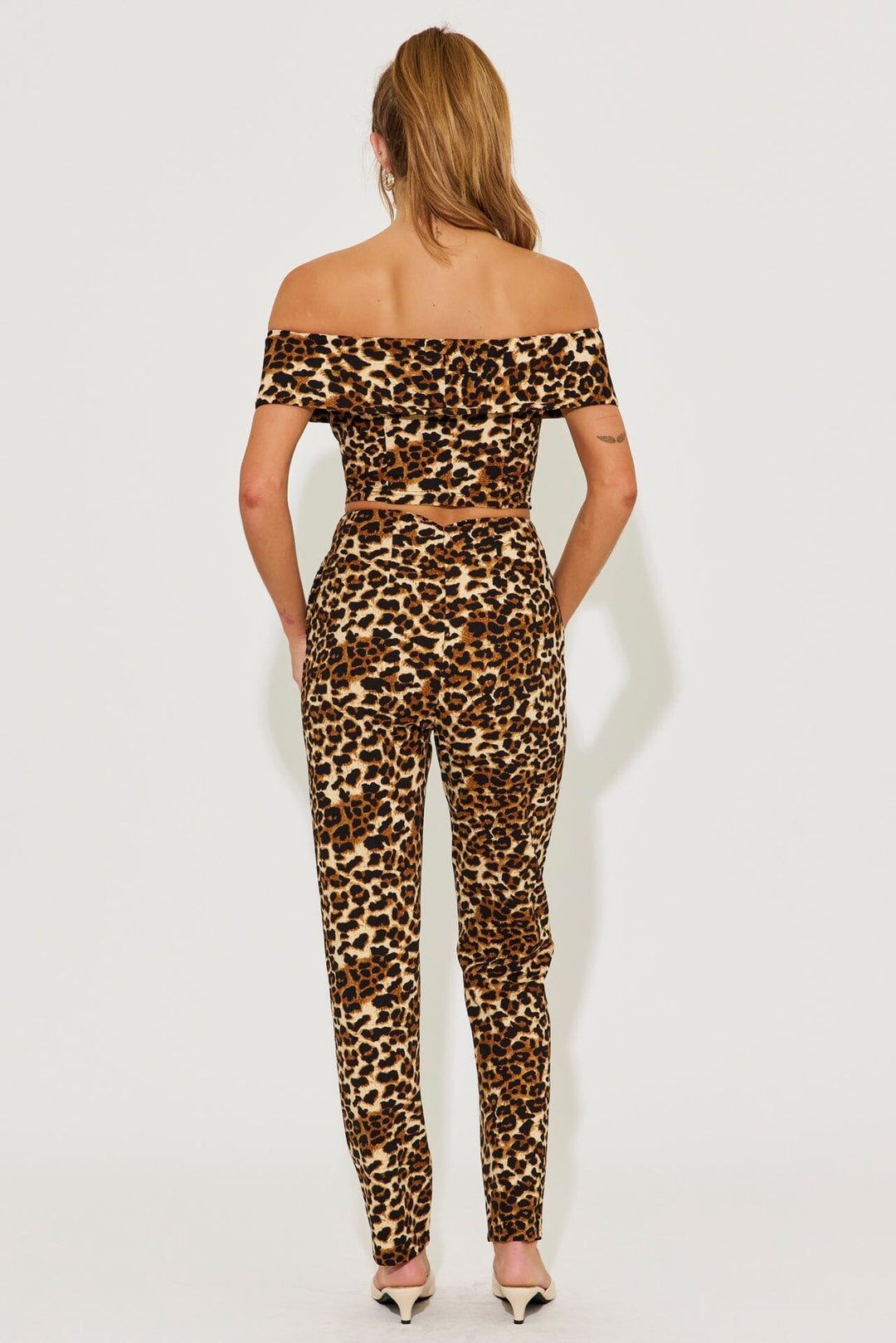 WOMEN'S OFF SHOULDER TOP & BUTTON CLOSURE SKINNY PANTS ANIMAL PRINT 2PC. SET
