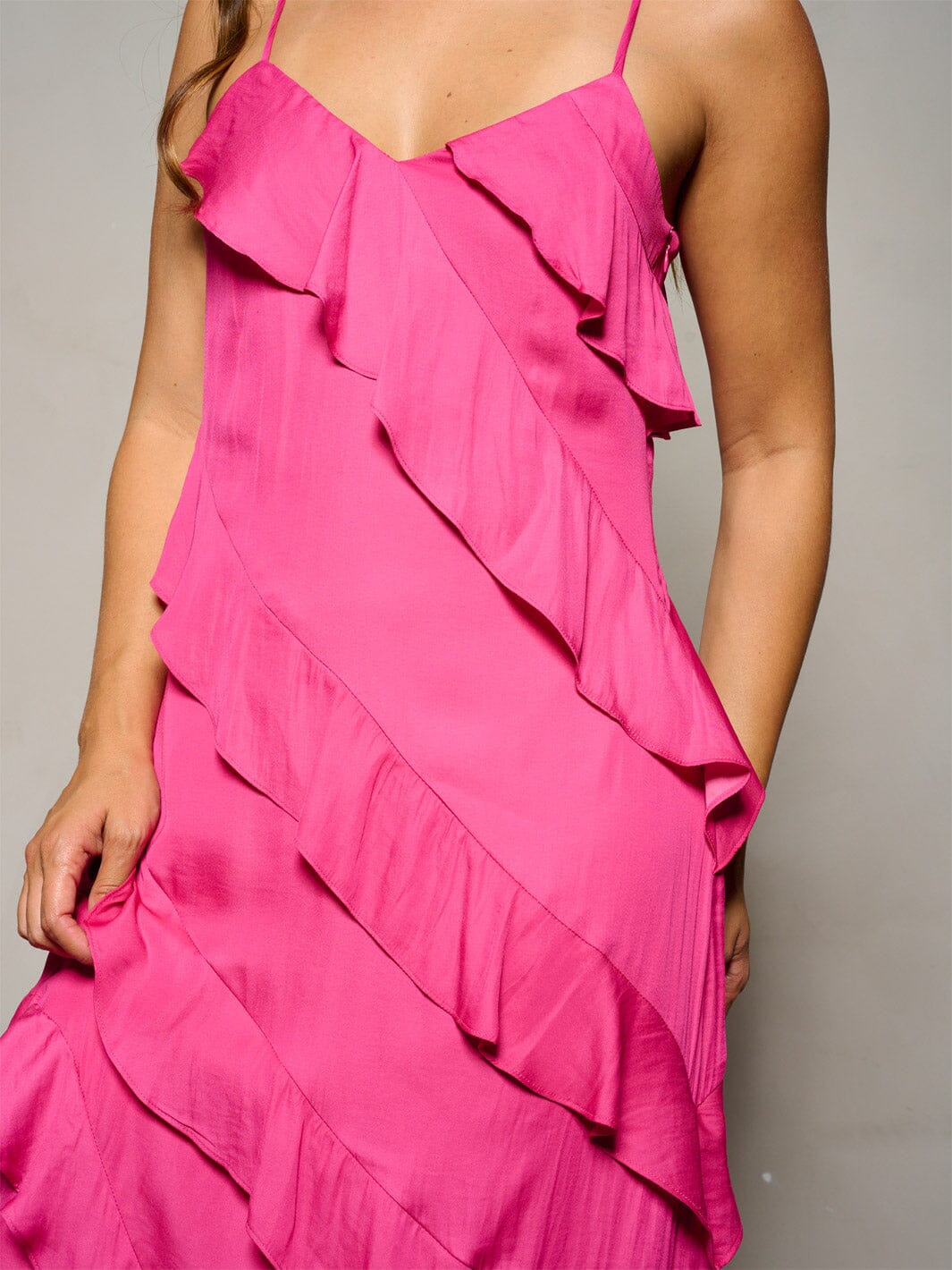 WOMEN'S SLEEVELESS V-NECK RUFFLE TIERED MAXI DRESS