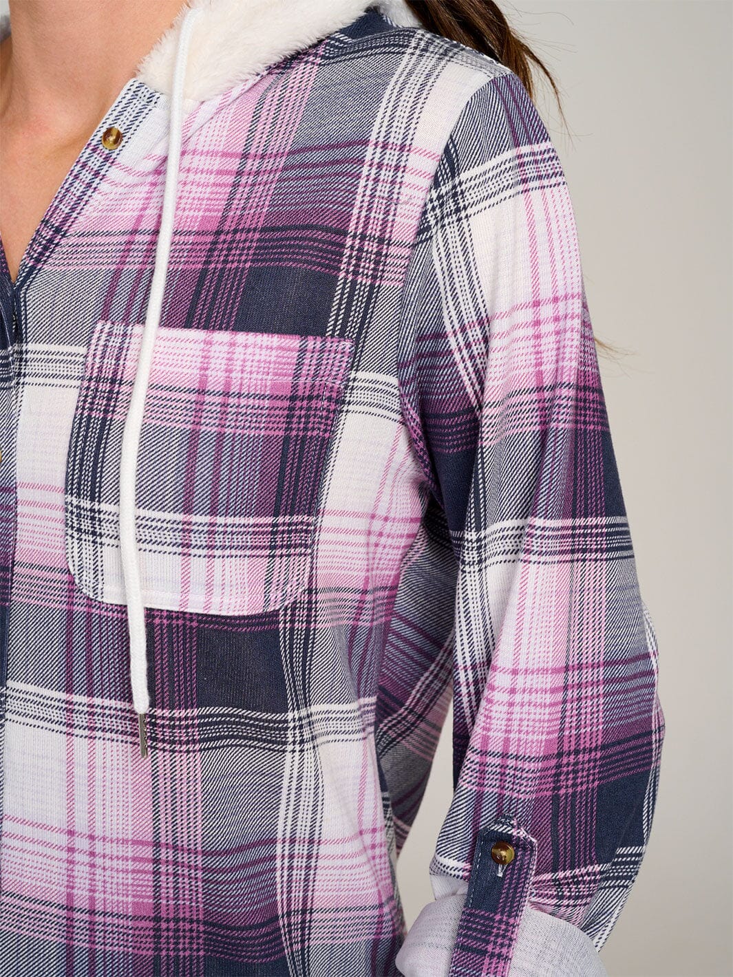 WOMEN'S LONG SLEEVE FRONT POCKET BUTTON UP SHERPA HOODED PLAID SHIRT
