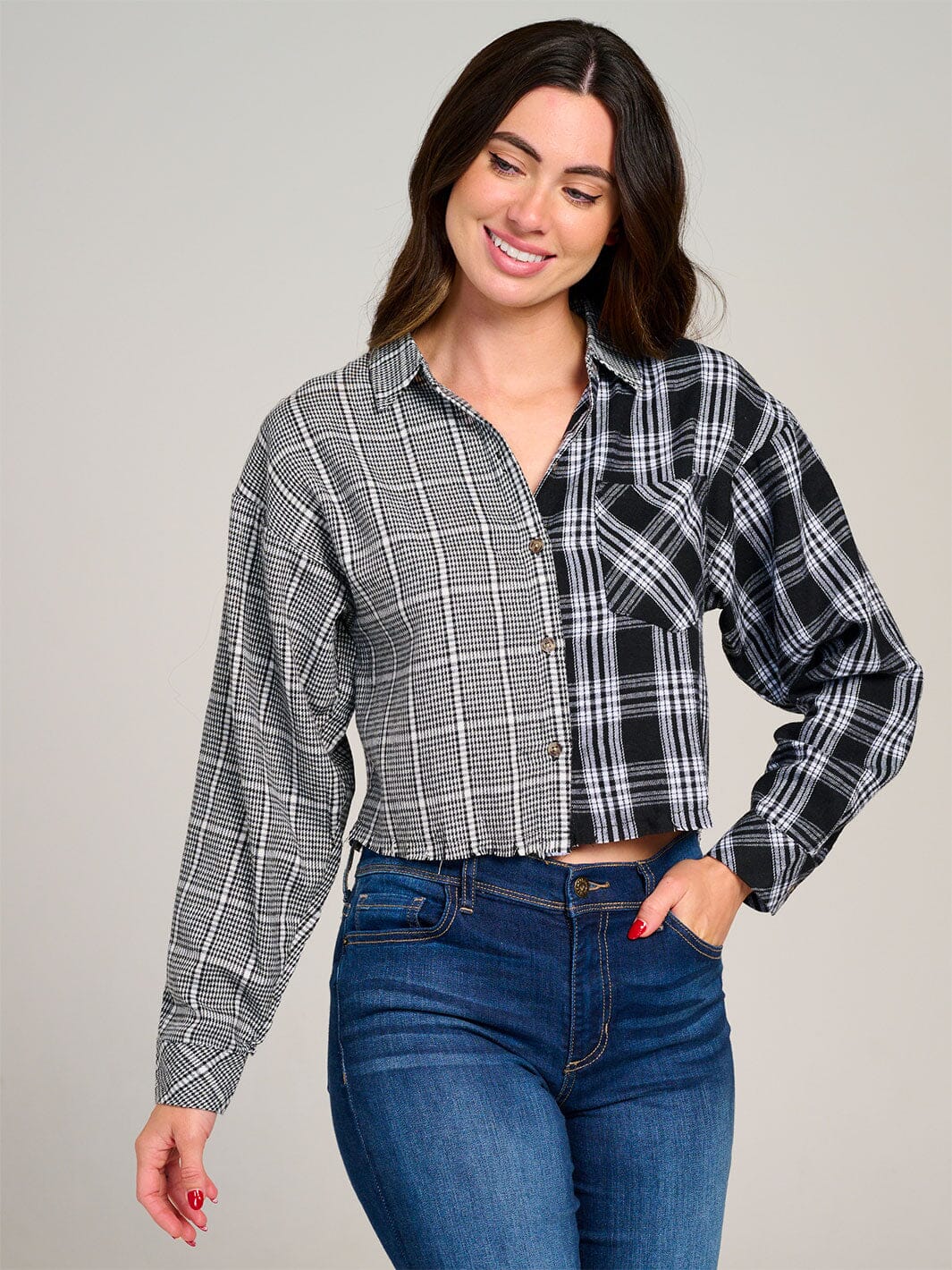 WOMEN'S LONG SLEEVE FRONT POCKET BUTTON UP PLAID SHIRT