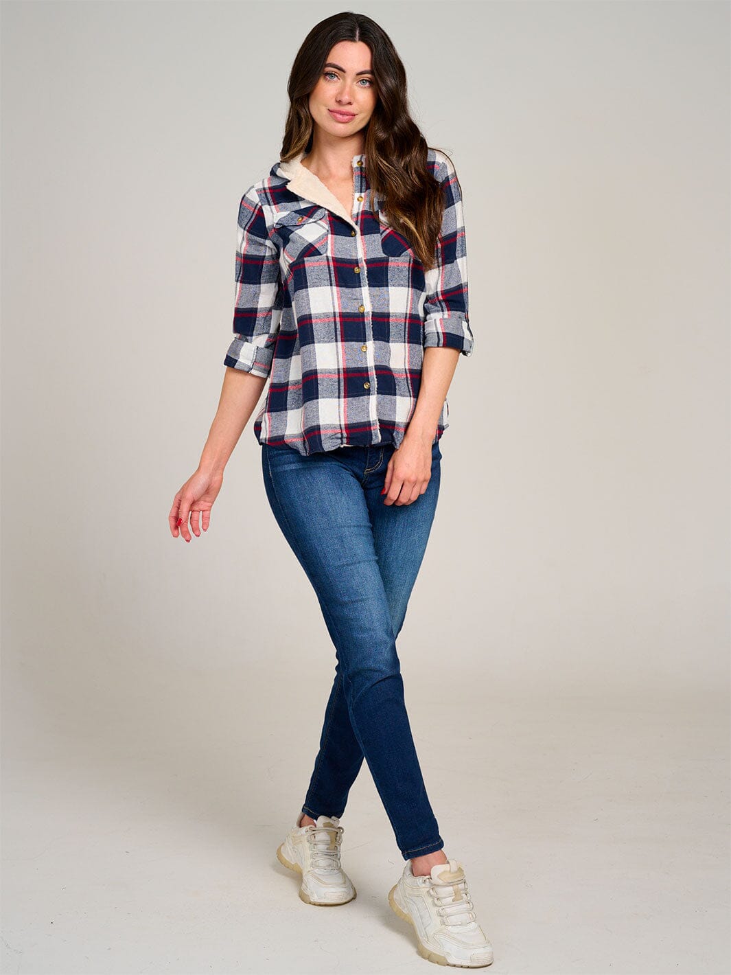 WOMEN'S LONG SLEEVE FRONT POCKET BUTTON UP SHERPA HOODED PLAID SHIRT