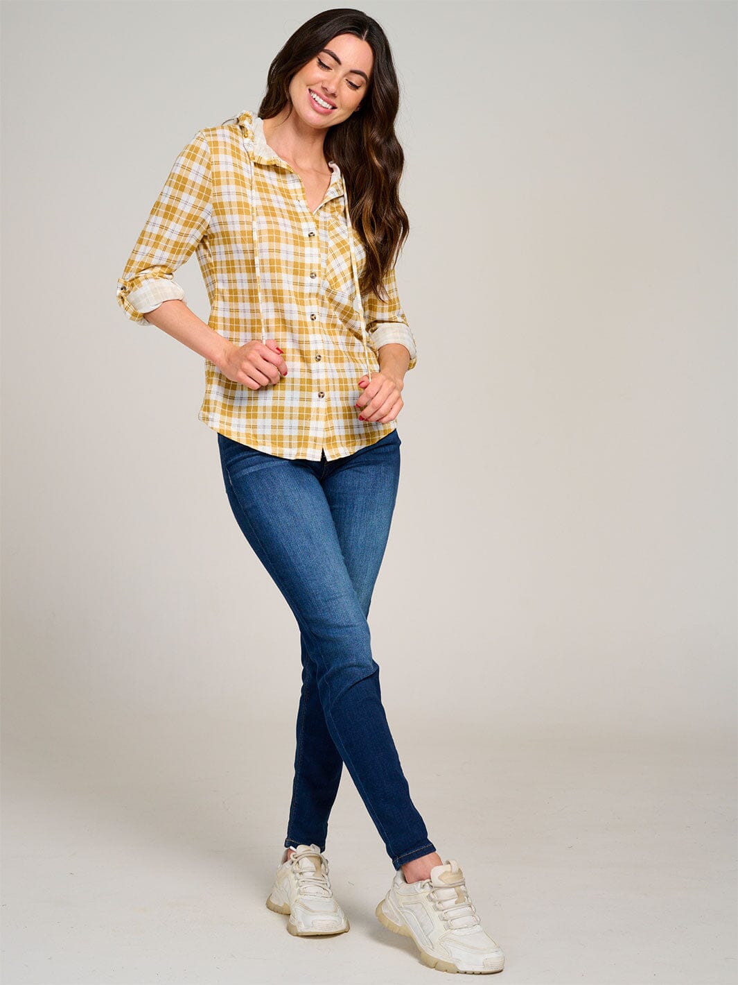 WOMEN'S LONG SLEEVE FRONT POCKET BUTTON UP HOODED PLAID SHIRT