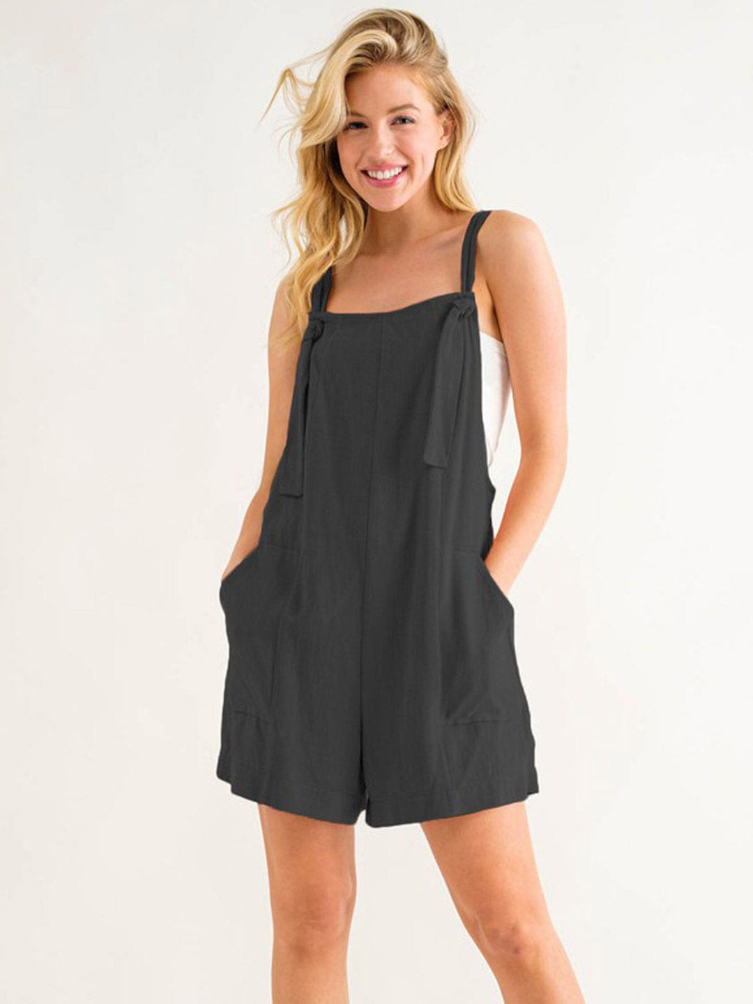 WOMEN'S SLEEVELESS FRONT POCKET LINEN OVERALL ROMPER