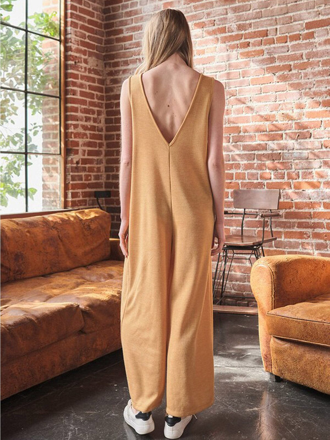 WOMEN'S SLEEVELESS V-NECK FRONT POCKETS WIDE LEG JUMPSUIT