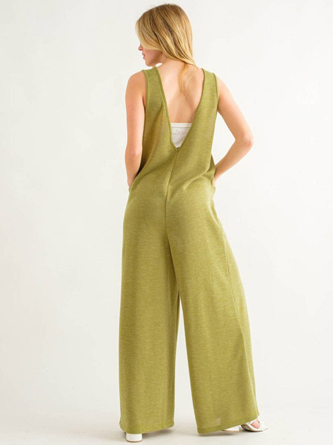WOMEN'S SLEEVELESS V-NECK FRONT POCKETS WIDE LEG JUMPSUIT