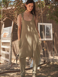 WOMEN'S SLEEVELESS FRONT POCKET OPEN BACK JOGGER JUMPSUIT