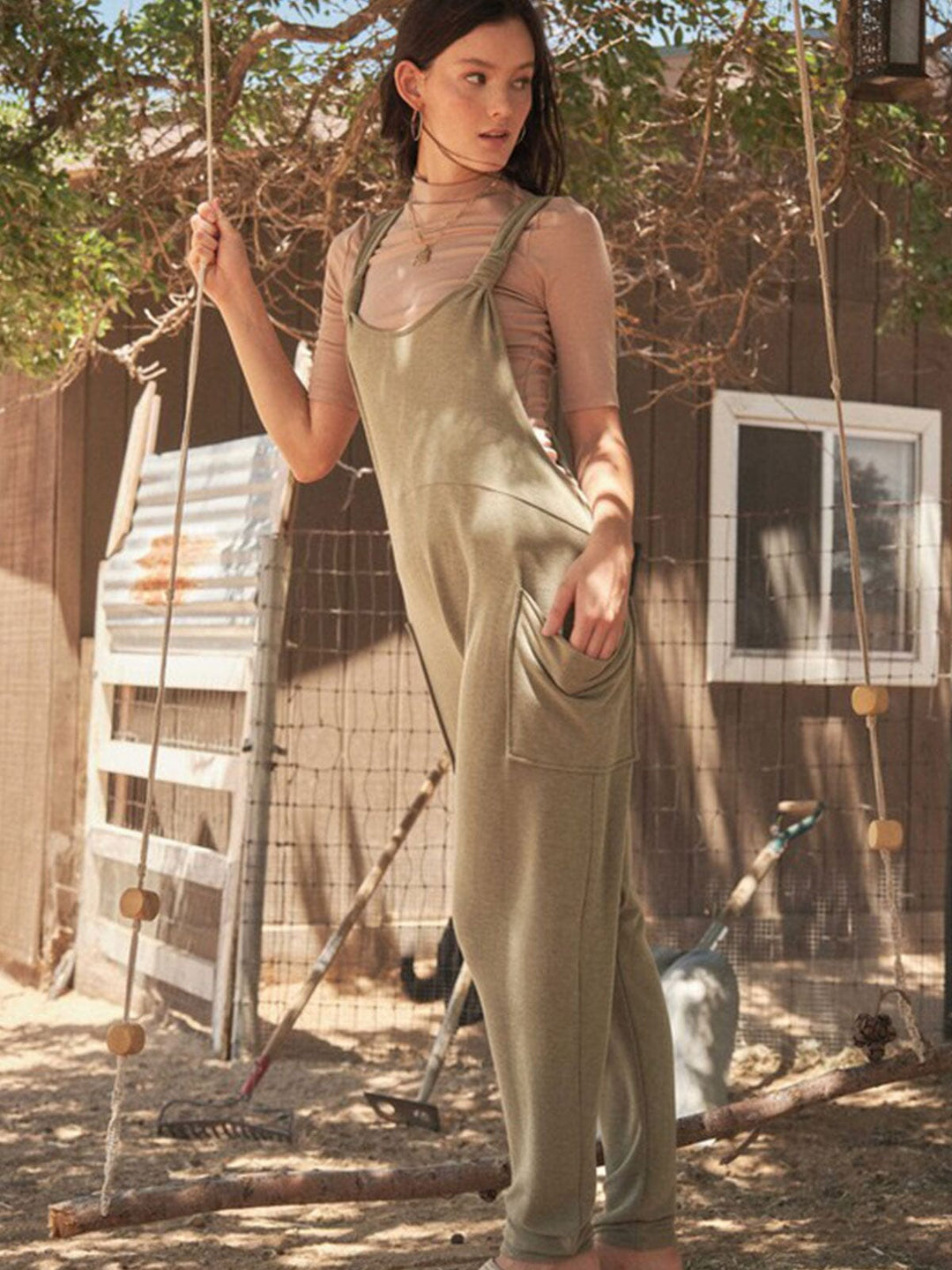 WOMEN'S SLEEVELESS FRONT POCKET OPEN BACK JOGGER JUMPSUIT