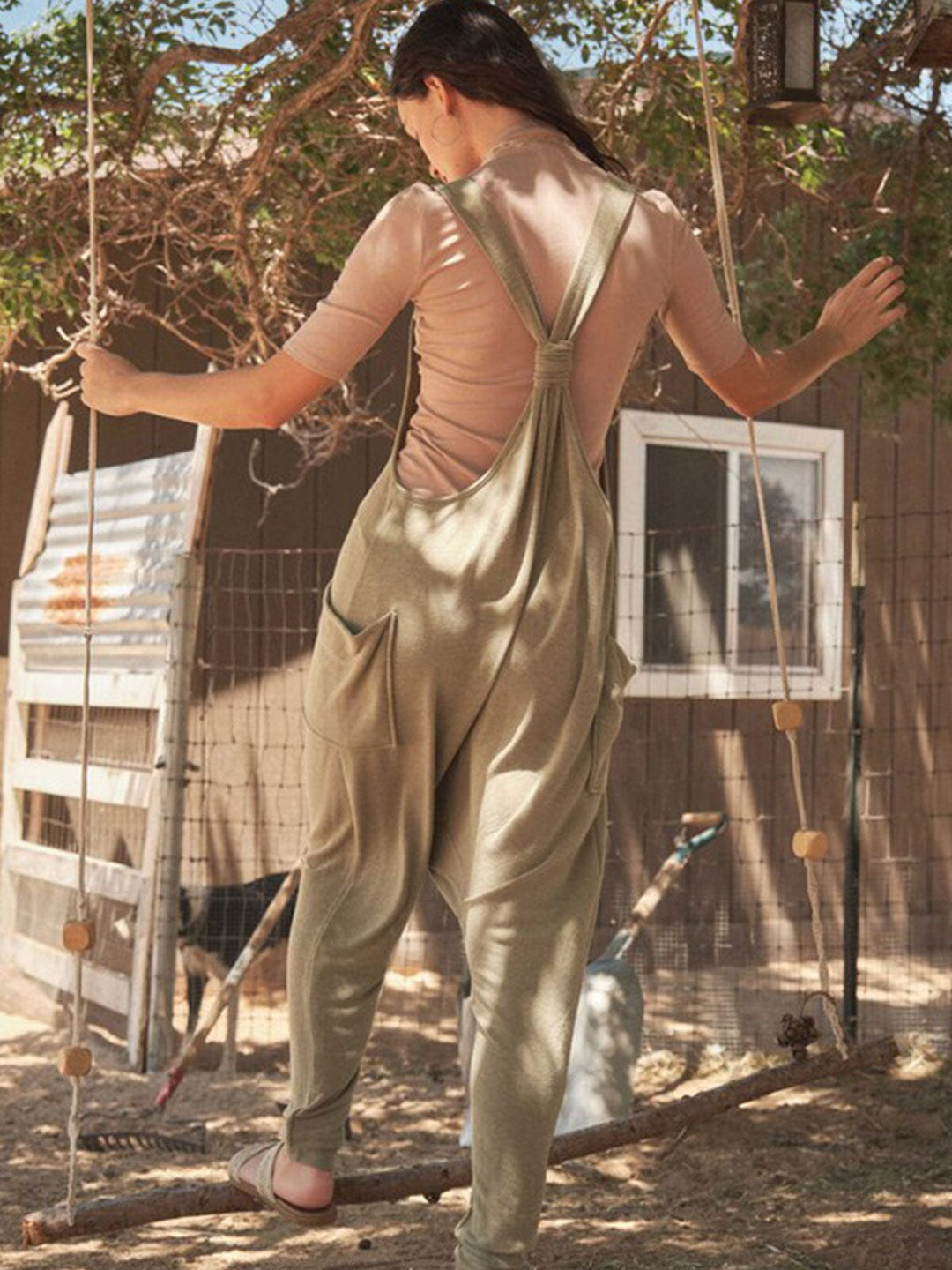 WOMEN'S SLEEVELESS FRONT POCKET OPEN BACK JOGGER JUMPSUIT