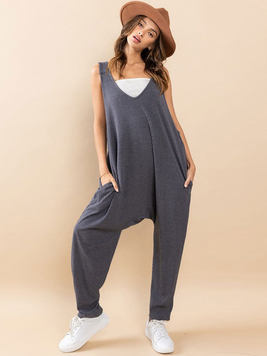 WOMEN'S SLEEVELESS FRONT V-NECK POCKET STRAIGHT LEG RIBBED JUMPSUIT