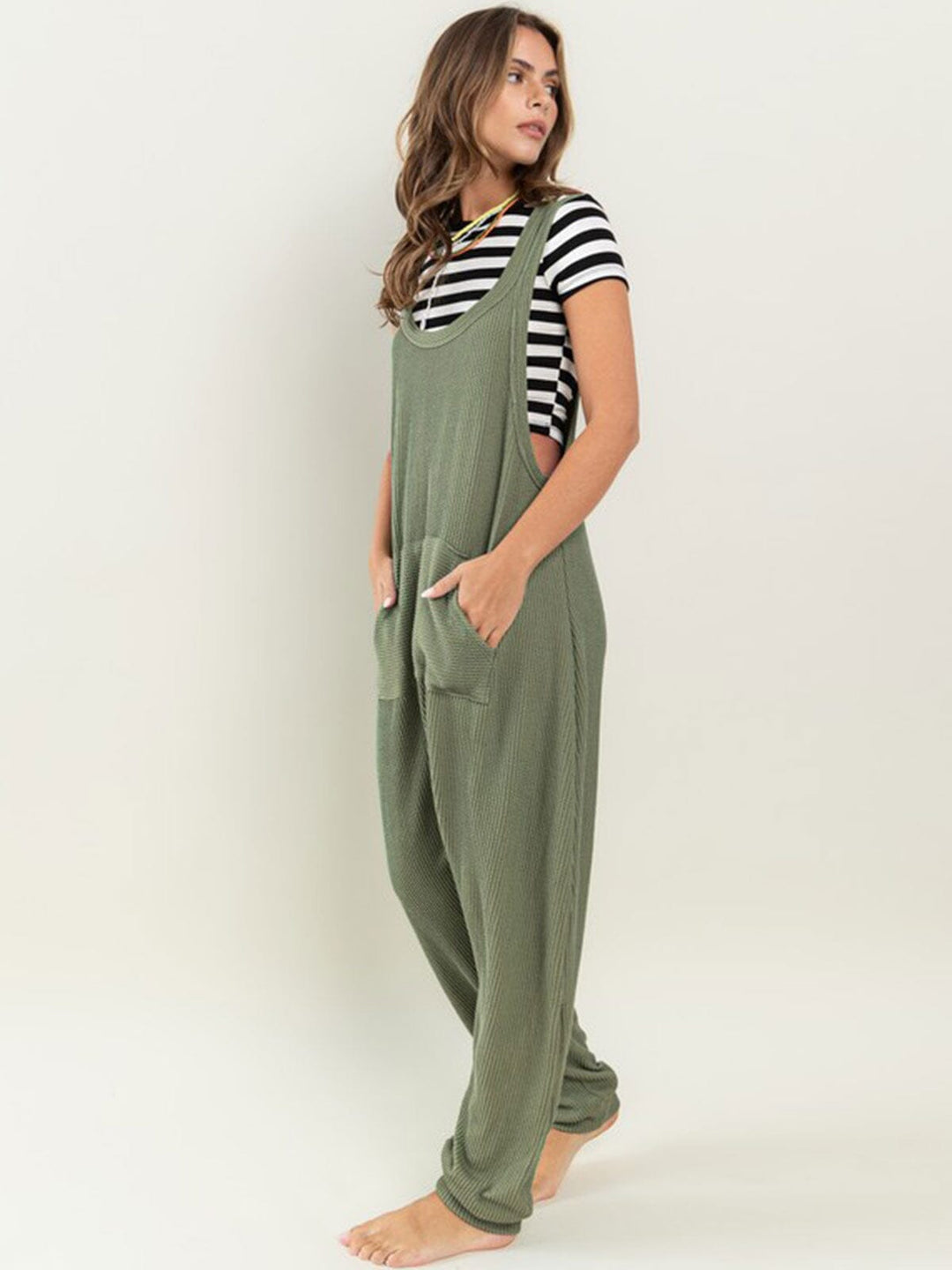 WOMEN'S SLEEVELESS FRONT POCKET JOGGER JUMPSUIT