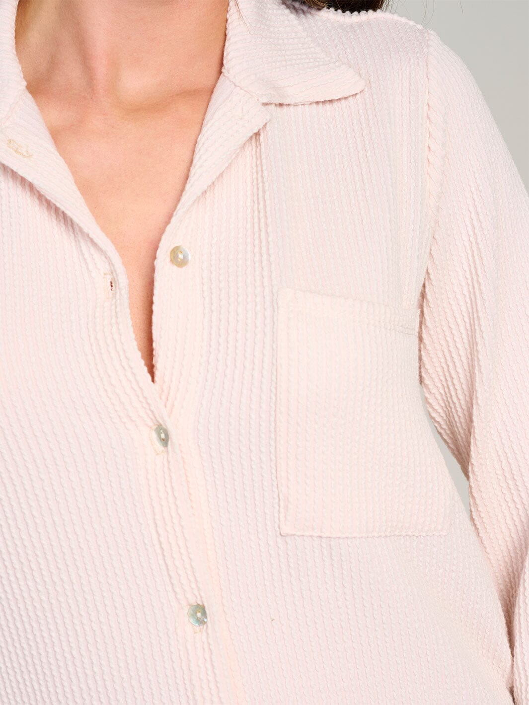 WOMEN'S LONG SLEEVE BUTTON CLOSURE FRONT POCKET RIBBED TOP