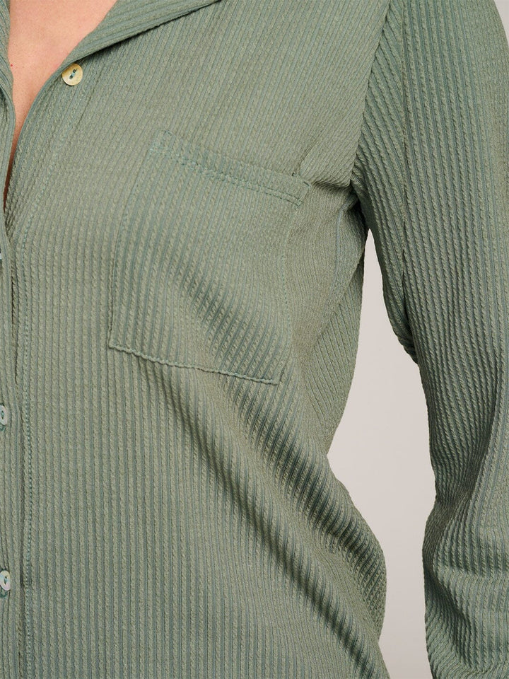 WOMEN'S LONG SLEEVE BUTTON CLOSURE FRONT POCKET RIBBED TOP