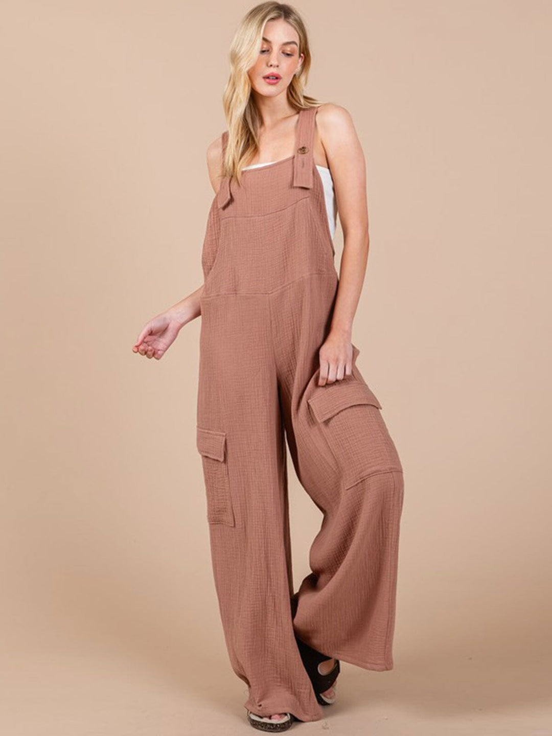 WOMEN'S SLEEVELESS CARGO POCKET WIDE LEG JUMPSUIT