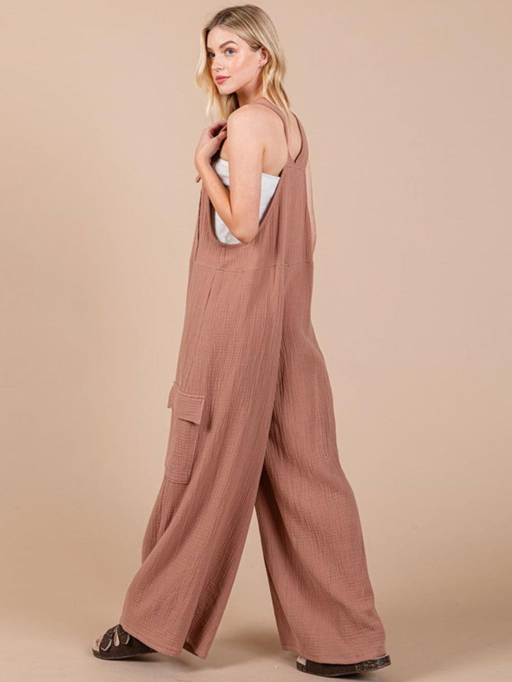 WOMEN'S SLEEVELESS CARGO POCKET WIDE LEG JUMPSUIT