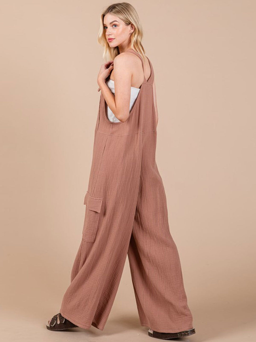 WOMEN'S SLEEVELESS CARGO POCKET WIDE LEG JUMPSUIT