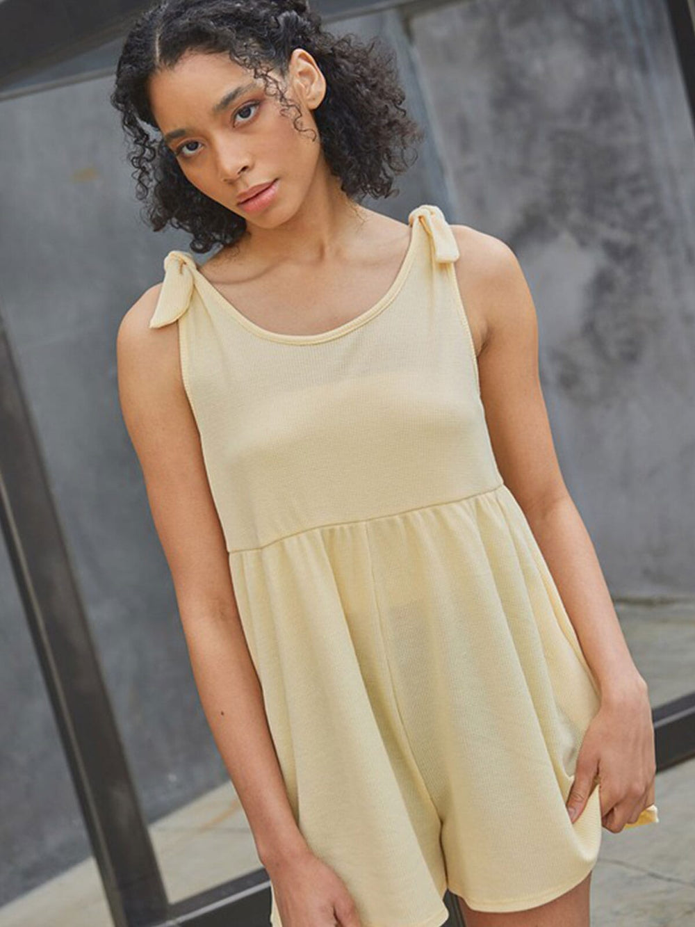 WOMEN'S SLEEVELESS V-NECK FRONT POCKET WAFFLE ROMPER