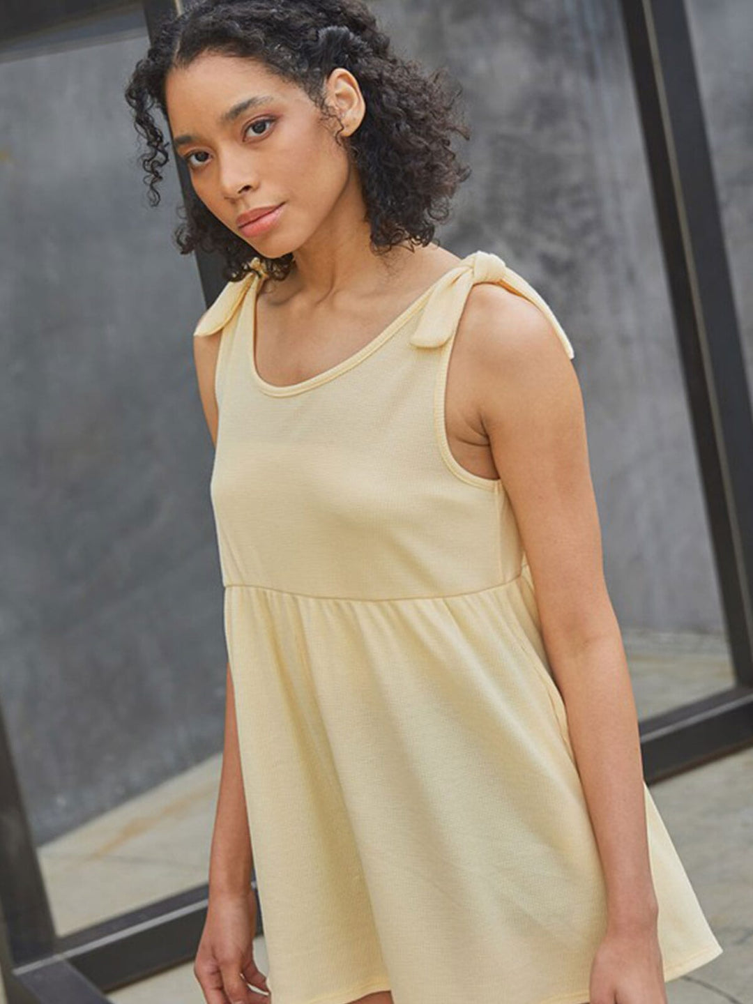 WOMEN'S SLEEVELESS V-NECK FRONT POCKET WAFFLE ROMPER