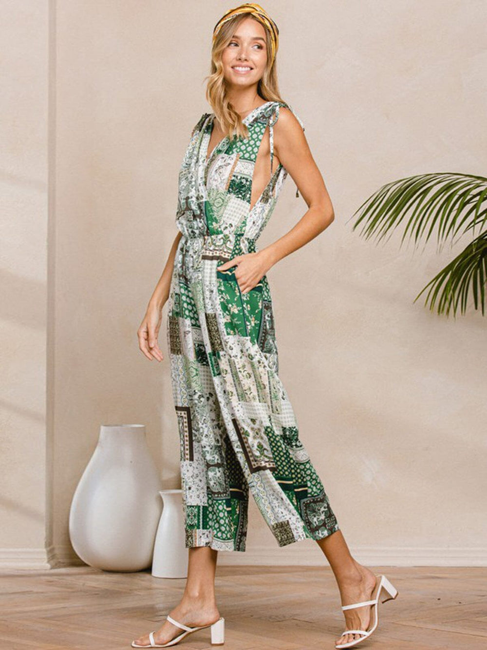 WOMEN'S SLEEVELESS V-NECK MULTI PRINT JUMPSUIT