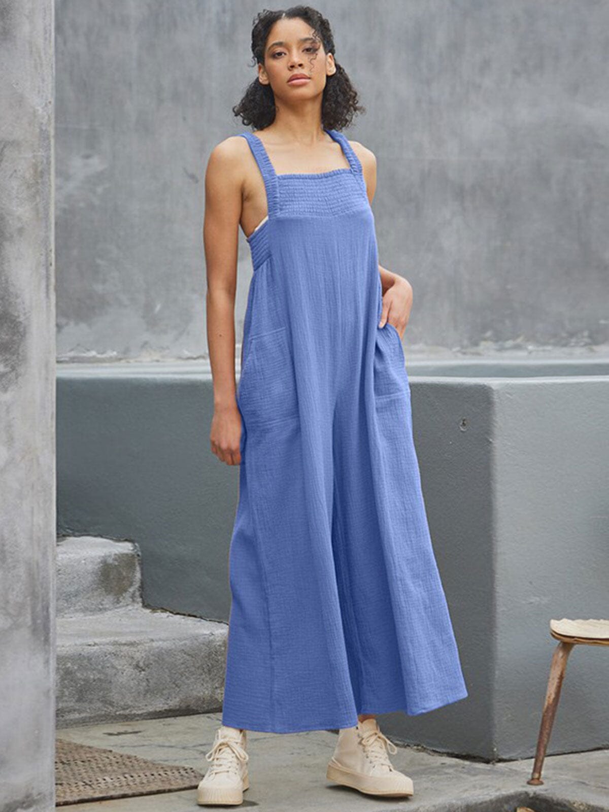 WOMEN'S SLEEVELESS FRONT POCKET SMOCK WIDE LEG JUMPSUIT