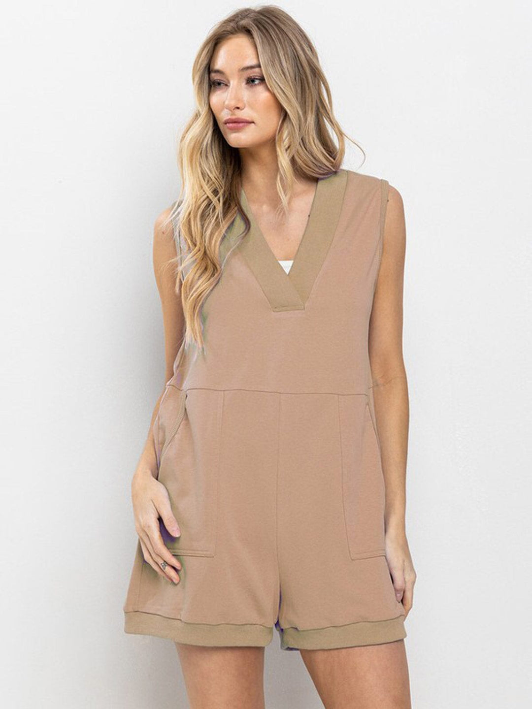 WOMEN'S SLEEVELESS V-NECK FRONT POCKET ROMPER