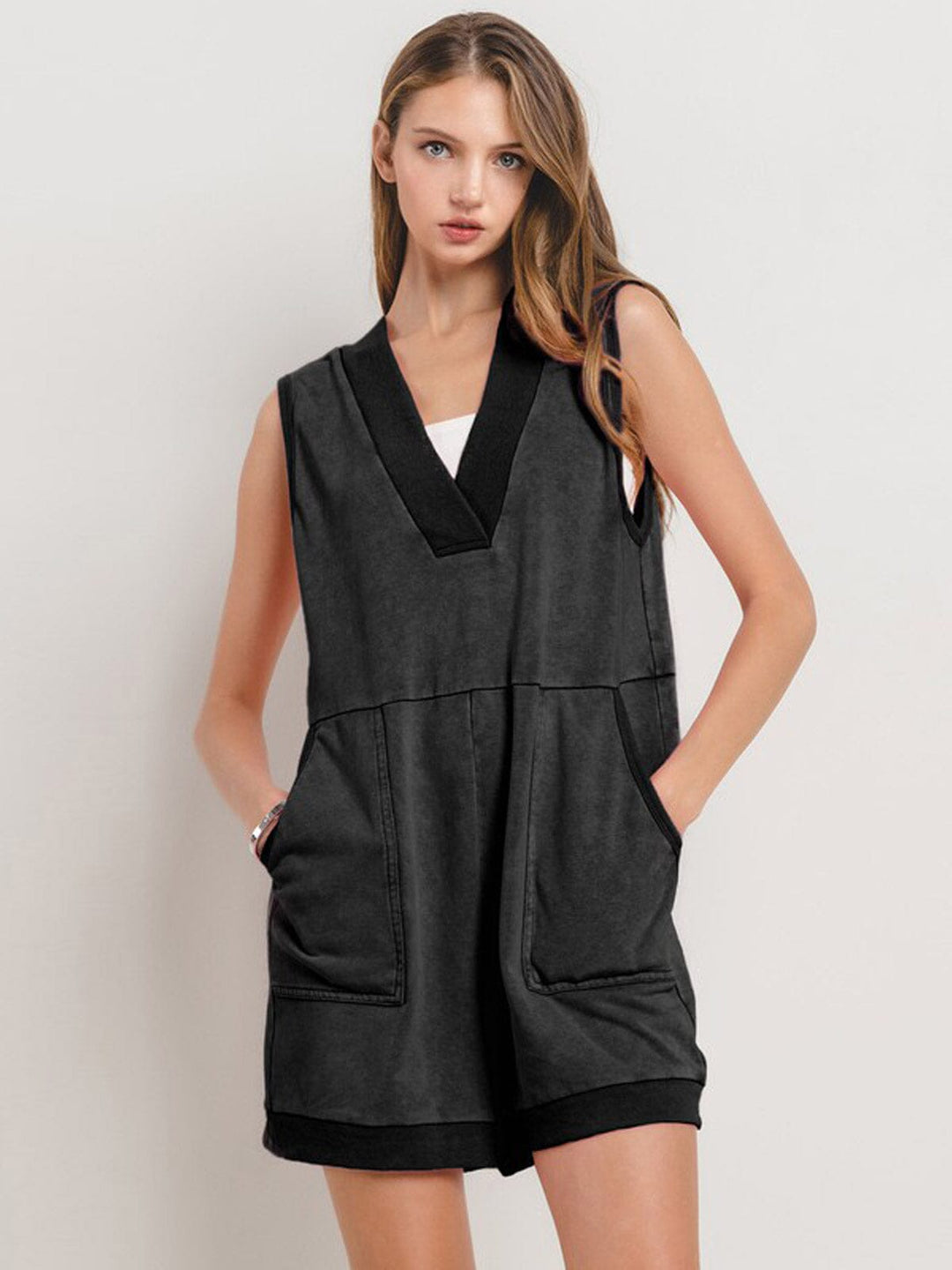 WOMEN'S SLEEVELESS V-NECK FRONT POCKET WASHED ROMPER