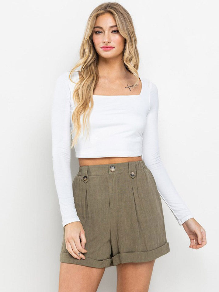 WOMEN'S BUTTON CLOSURE FRONT POCKETS MINI SHORT