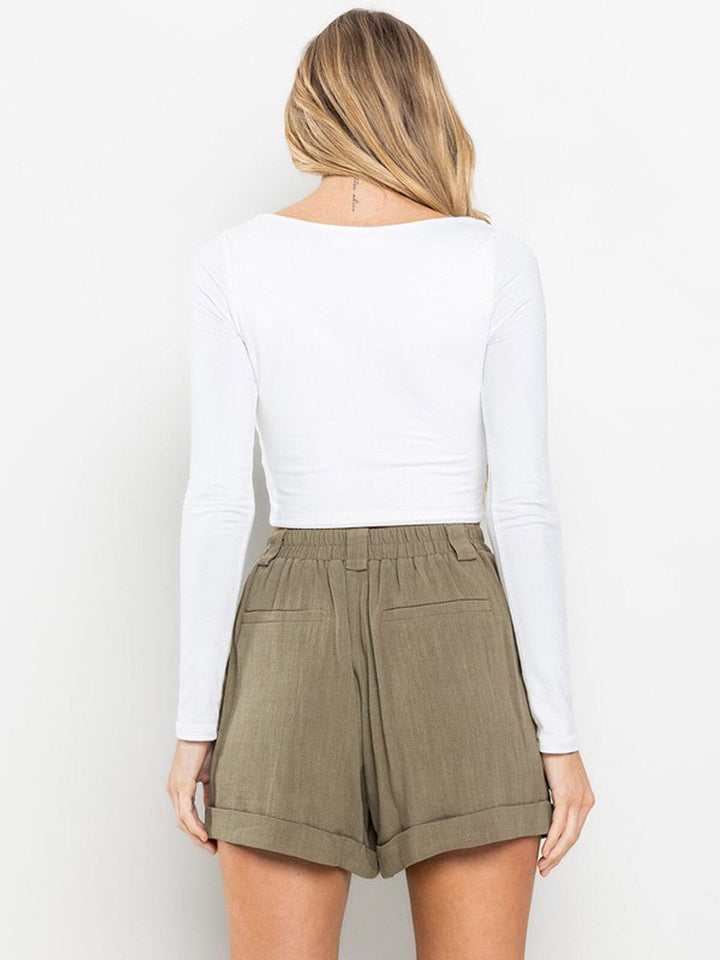 WOMEN'S BUTTON CLOSURE FRONT POCKETS MINI SHORT