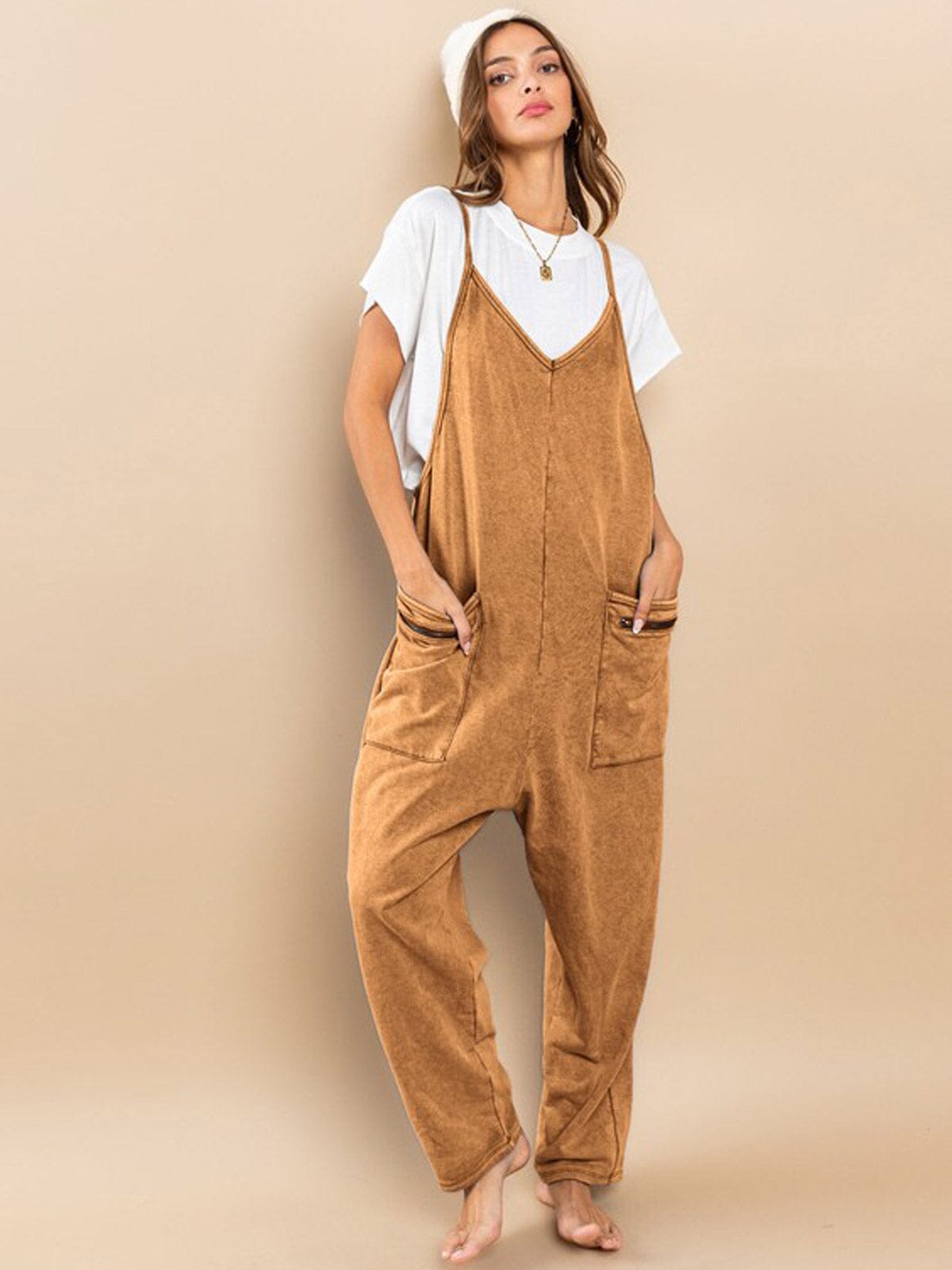 WOMEN'S SLEEVELESS FRONT POCKET V-NECK WIDE LEG JUMPSUIT