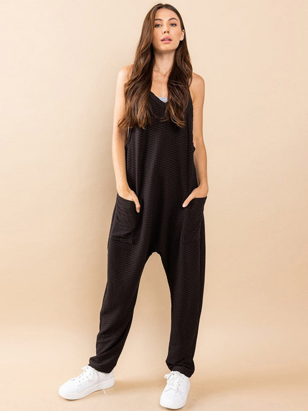WOMEN'S SLEEVELESS V-NECK POCKETS WIDE LEG JUMPSUIT
