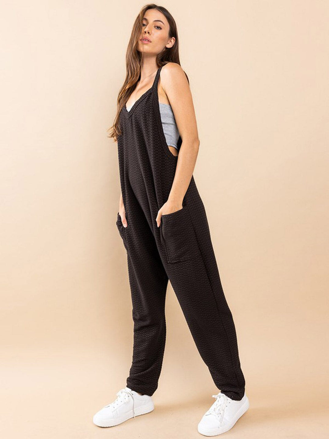 WOMEN'S SLEEVELESS V-NECK POCKETS WIDE LEG JUMPSUIT
