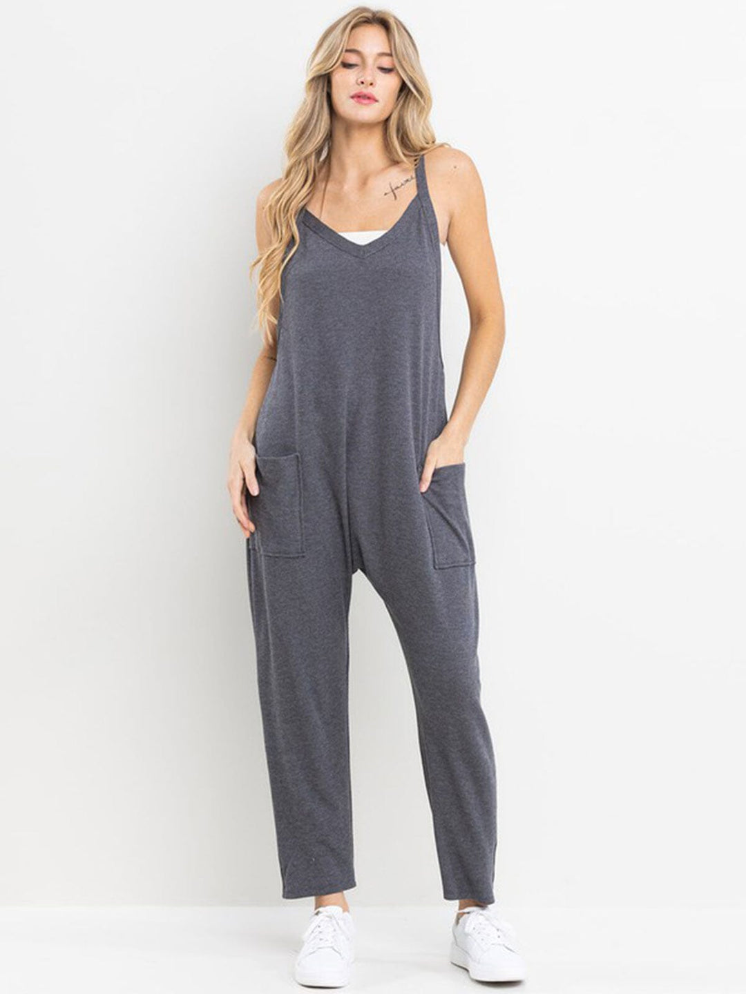 WOMEN'S SLEEVELESS FRONT POCKET V-NECK STRAIGHT LEG JUMPSUIT