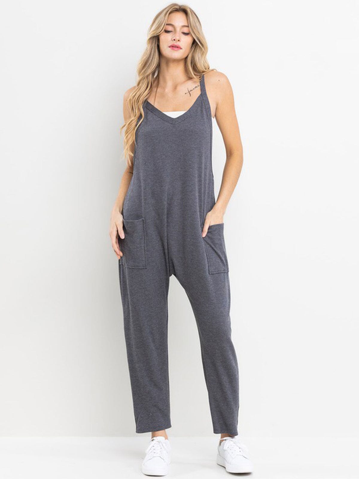 WOMEN'S SLEEVELESS FRONT POCKET V-NECK STRAIGHT LEG JUMPSUIT