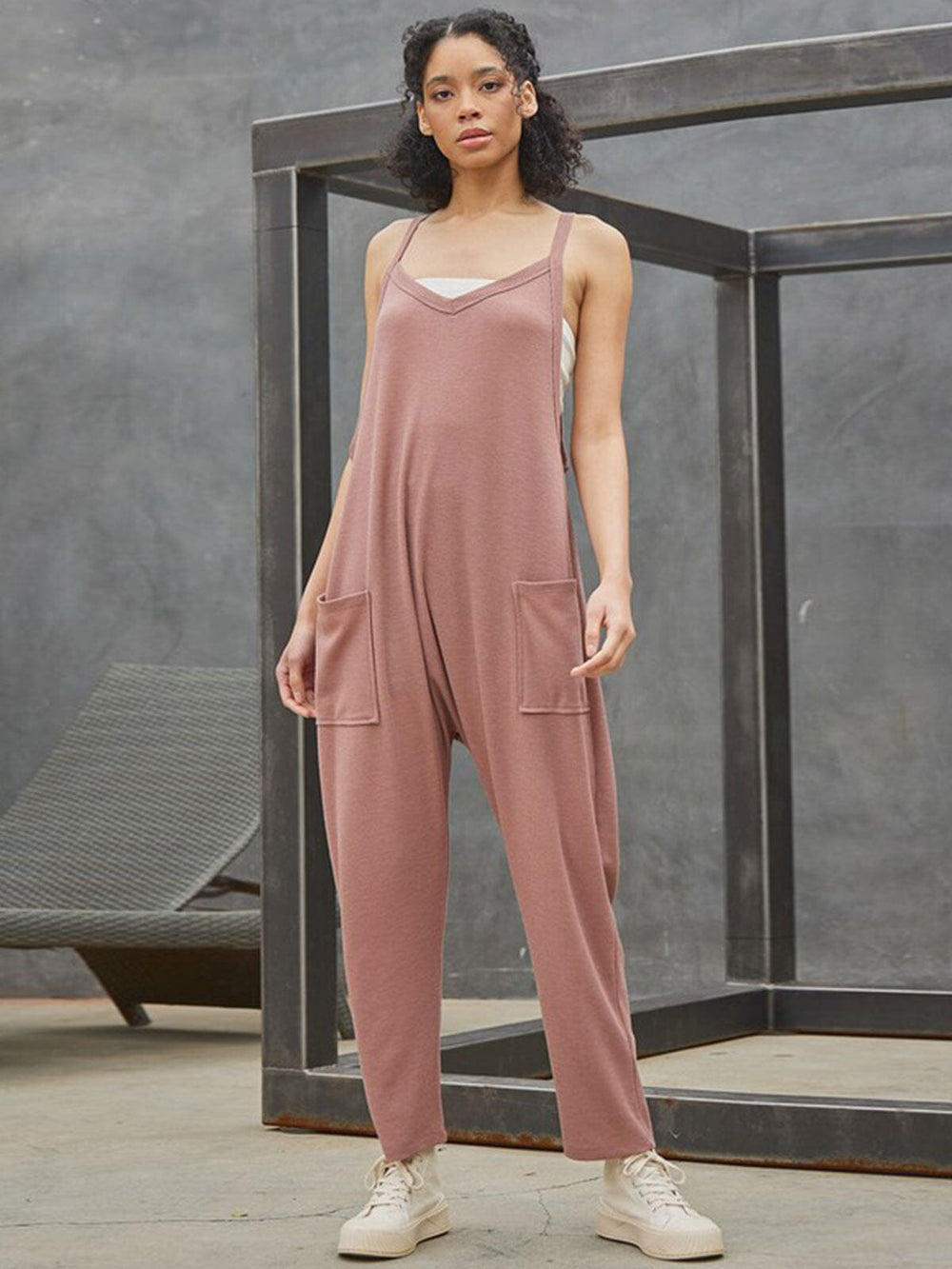 WOMEN'S SLEEVELESS FRONT POCKET V-NECK STRAIGHT LEG WAFFLE JUMPSUIT