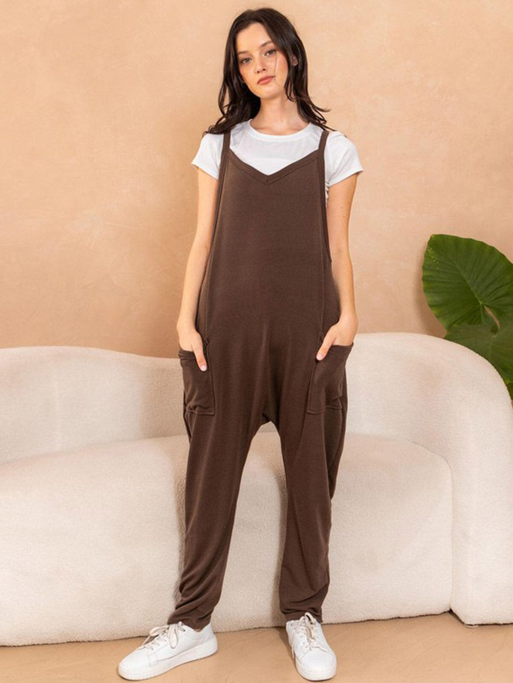 WOMEN'S SLEEVELESS V-NECK FRONT POCKETS JUMPSUIT