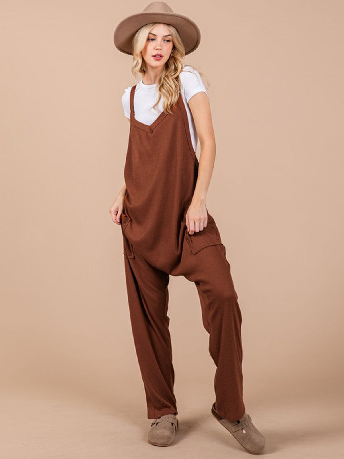 WOMEN'S SLEEVELESS FRONT POCKET WIDE LEG JUMPSUIT