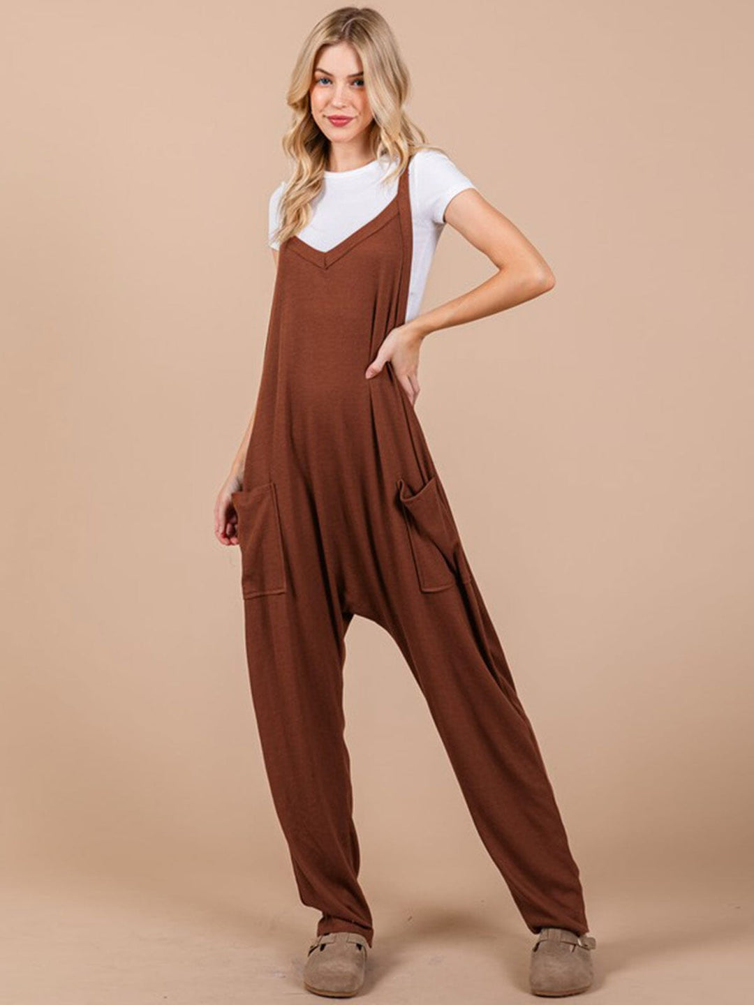 WOMEN'S SLEEVELESS FRONT POCKET WIDE LEG JUMPSUIT