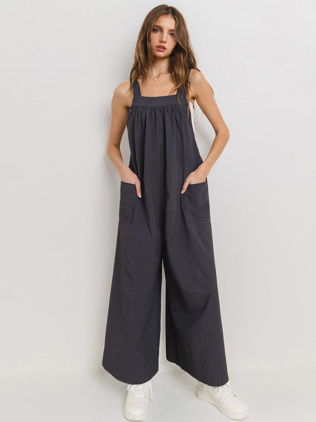 WOMEN'S SLEEVELESS SQUARE NECK FRONT POCKETS WIDE LEG JUMPSUIT
