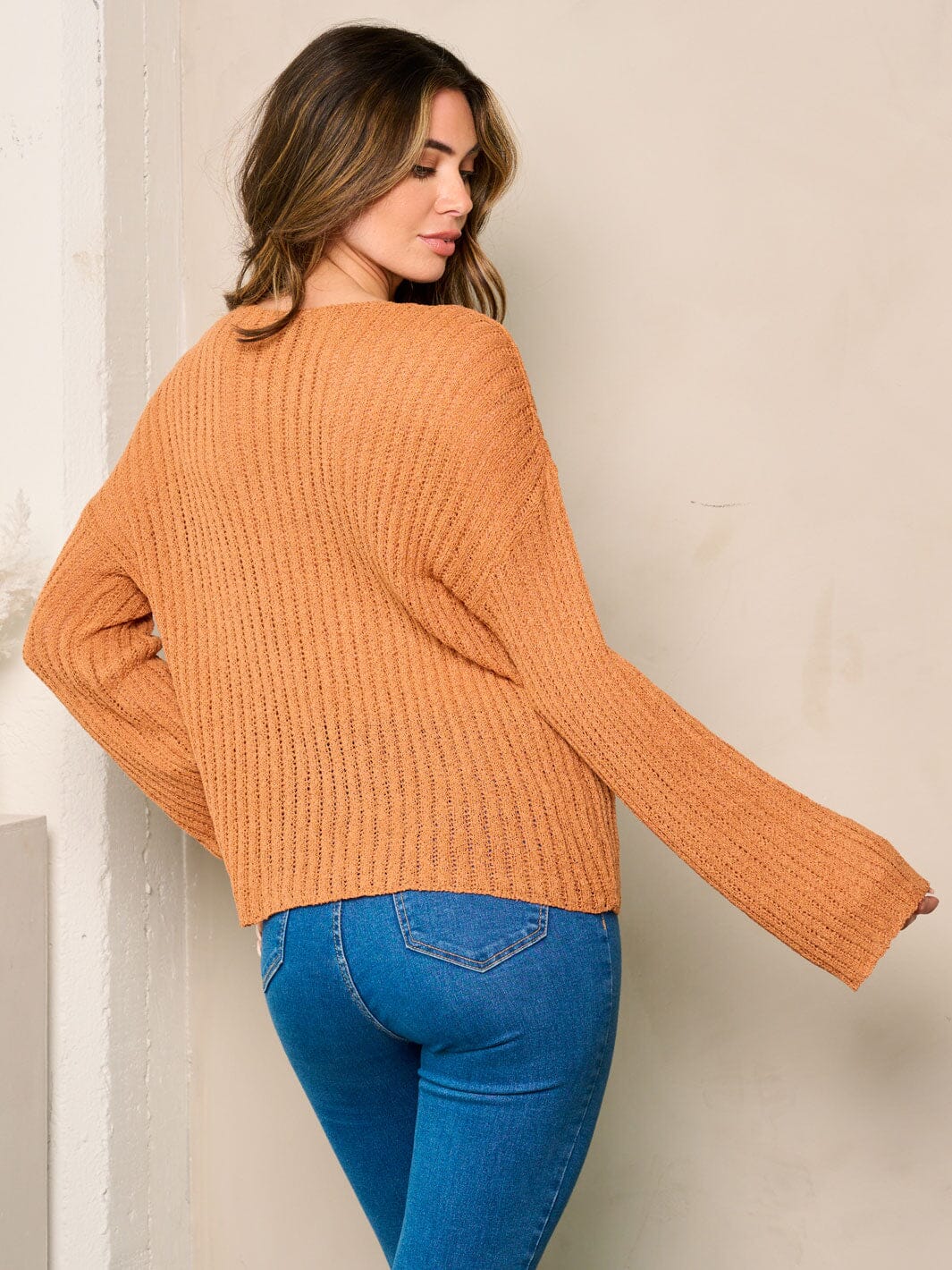 WOMEN'S LONG BELL SLEEVE V-NECK KNIT TOP