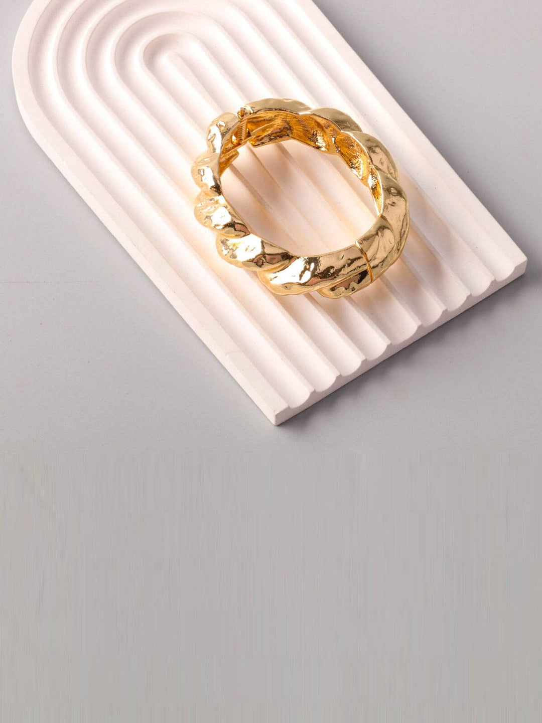 FASHION TWIST GOLD CUFF BRACELET
