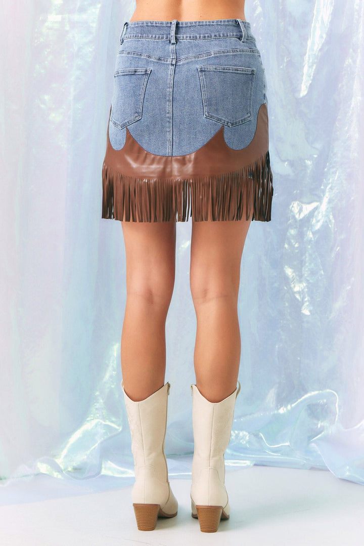 WOMEN'S BUTTON CLOSURE POCKETS DENIM CONTRAST FRINGE MINI SKIRT