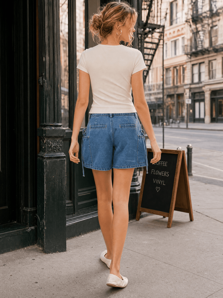 WOMEN'S BUTTON CLOSURE FRONT POCKETS DENIM MINI SHORTS