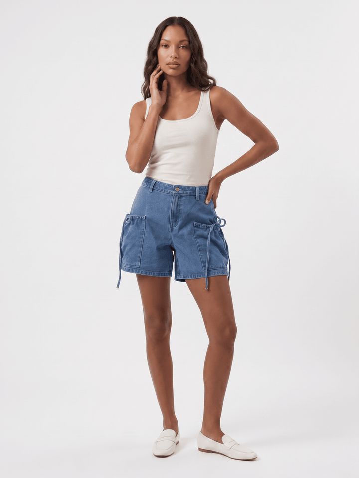 WOMEN'S BUTTON CLOSURE FRONT POCKETS DENIM MINI SHORTS