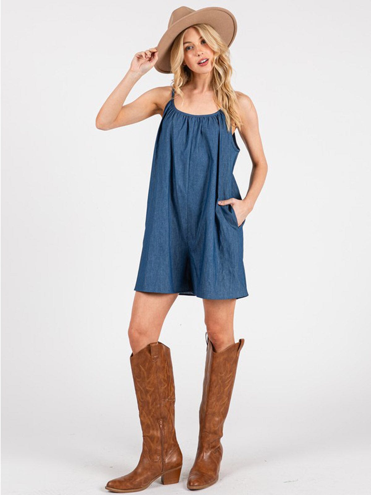 WOMEN'S SLEEVELESS OPEN BACK DETAILED FRONT POCKETS CHAMBRAY ROMPER
