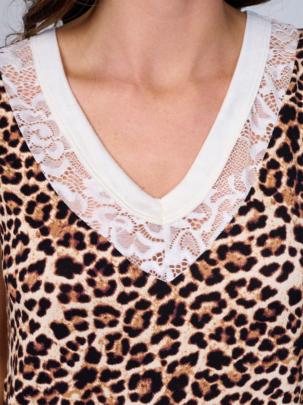 WOMEN'S SLEEVELESS V-NECK LACE TRIM ANIMAL PRINT TANK TOP