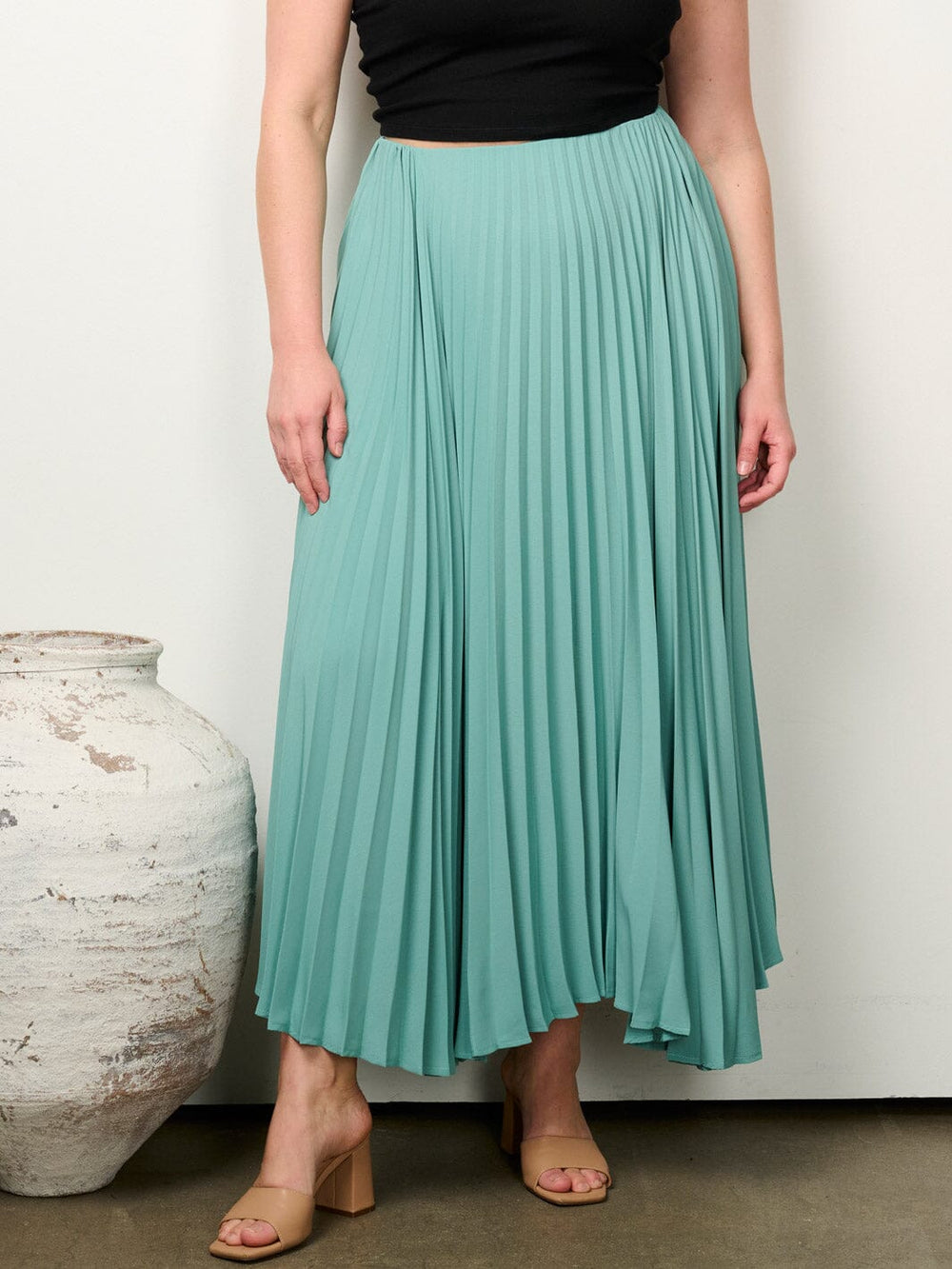 PLUS SIZE ELASTIC WAIST PLEATED MAXI SKIRT