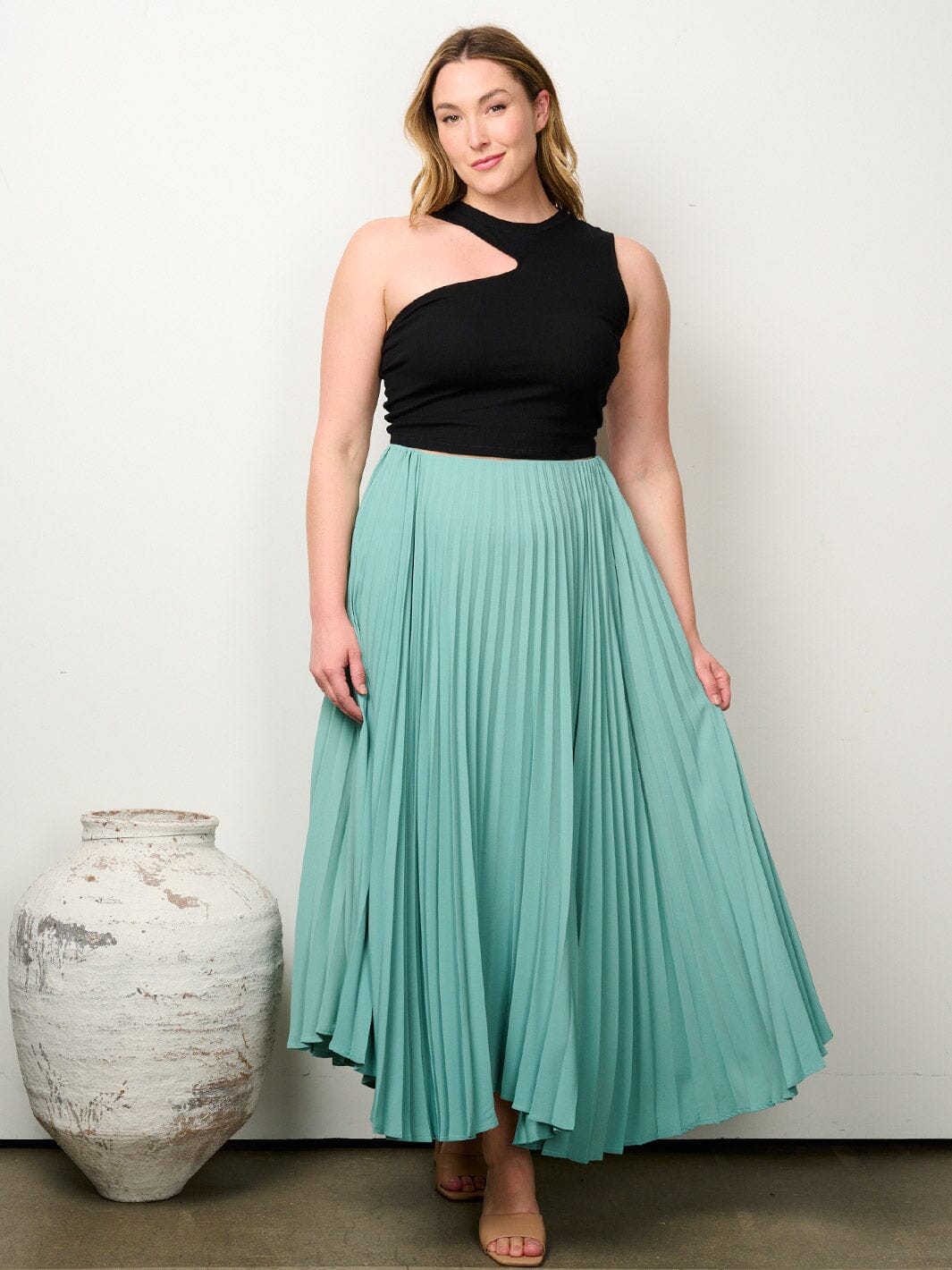PLUS SIZE ELASTIC WAIST PLEATED MAXI SKIRT